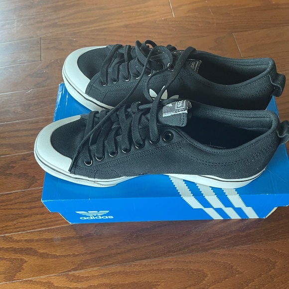 ADIDAS Shoes - NIZZA ADIDAS TRIFOIL Women SNEAKERS SIZE 10. 5 (NWOT)